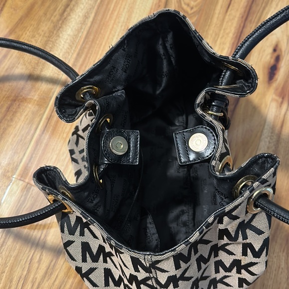 Elegant MK Logo Tote in Black and Tan - Picture 3 of 7